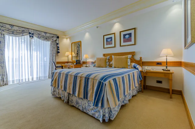 غرفة بسرير مزدوج أو سريرين منفصلين بإطلالة على المسبح، Olissippo Lapa Palace 1/3