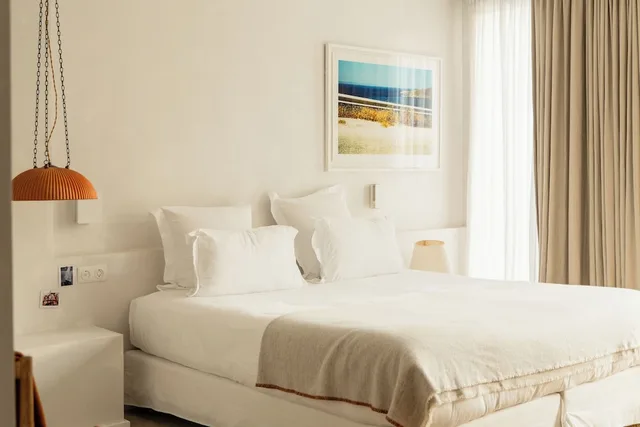 Junior Suite, King Bed, Garden View, Sofa, Garden Floor، Hotel Les Roches Rouges 1/6