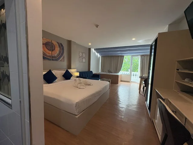 جناح جونيور بسرير مزدوج بجاكوزي، MODERN LIVING HOTEL 3/9