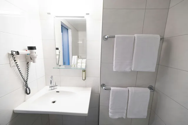 غرفة كلاسيكية بسرير مزدوج أو سريرين منفصلين بإطلالة على البحيرة بشرفة، Hotel Royal Lucerne 8/8