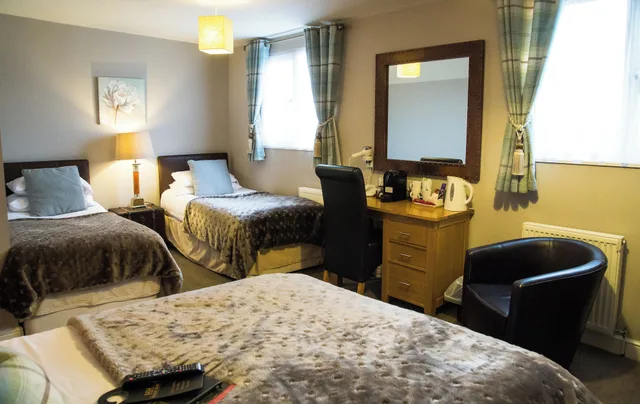 غرفة عائلية ثلاثية بسرير كينج وسرير فردي، Hedley House Hotel 5/8