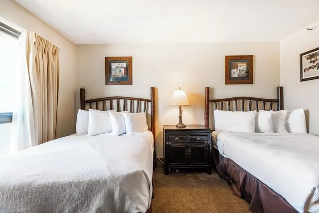 2 Bedrooms, Condominium, 1 King and 2 Double Beds, Sofa، Silver King Hotel 1/9