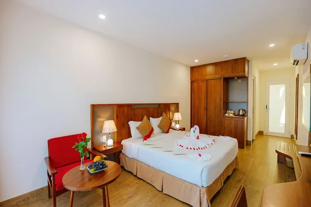 غرفة ديلوكس بسرير مزدوج بإطلالة على البحر، Le Aqua Resort & Spa Phan Thiet 1/2