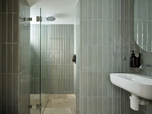 جناح جونيور بسرير كوين، Oxford House 1/2