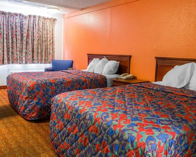 غرفة قياسية بسريرين مزدوجين، Rodeway Inn Auburn Hills - Detroit 1/8