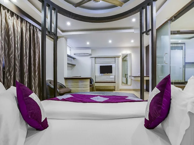 Grand, Maharaja, King Bed, Hot Tub, Bathtub، Grandeur De Sanchi 4/10