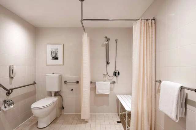 Room, Sydney Harbour Marriott 4/4