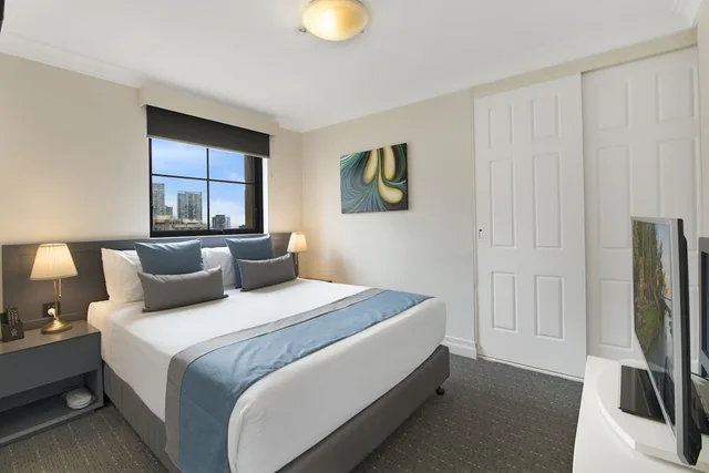 غرفة تنفيذية بسرير كوين بـ3 غرف نوم، YEHS Hotel Sydney Harbour Suites 2/5