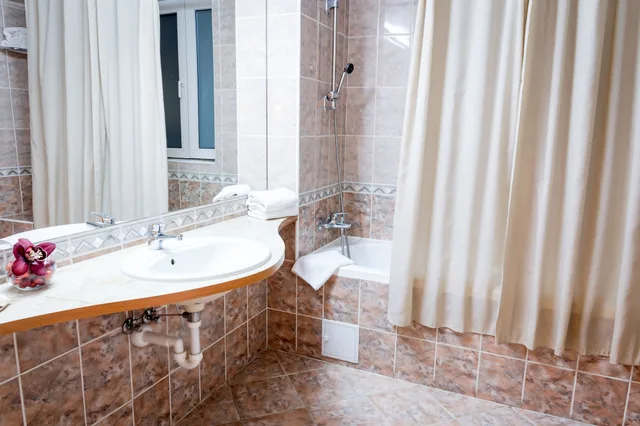 غرفة قياسية بسرير كوين، Atrium Hotel Bucharest City Center 9/9