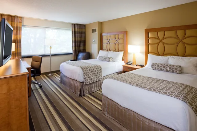 غرفة بريميوم بسريرين كوين، Crowne Plaza Minneapolis West 1/1