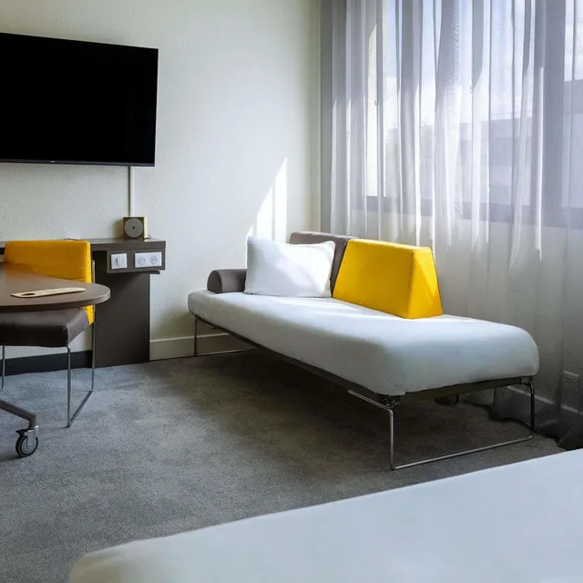 غرفة قياسية بسرير مزدوج مع أريكة لذوي الإعاقة، Novotel Suites Paris Stade De France 2/4
