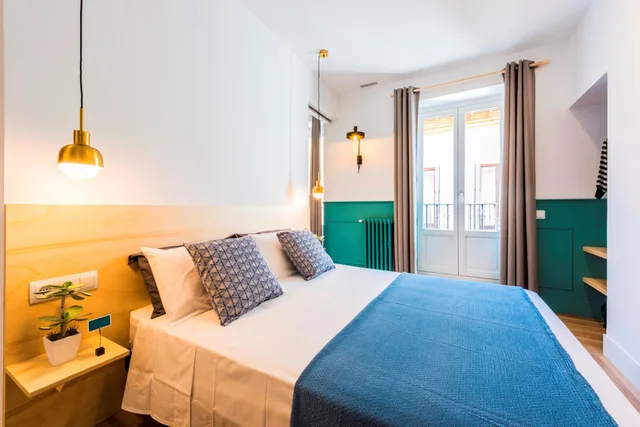 شقة ديلوكس بسرير مزدوج بإطلالة على المدينة بغرفة نوم واحدة مع أريكة، Be Mate Gran Via Suites 1/3