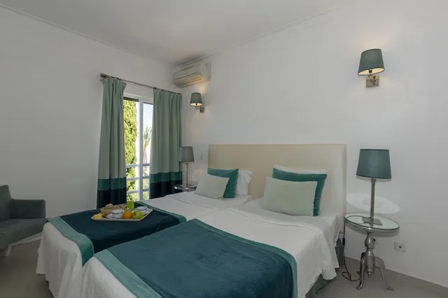 فيلا بسرير مزدوج وسريرين منفصلين بإطلالة على البحر بغرفتي نوم، Rocha Brava Village Resort 1/3