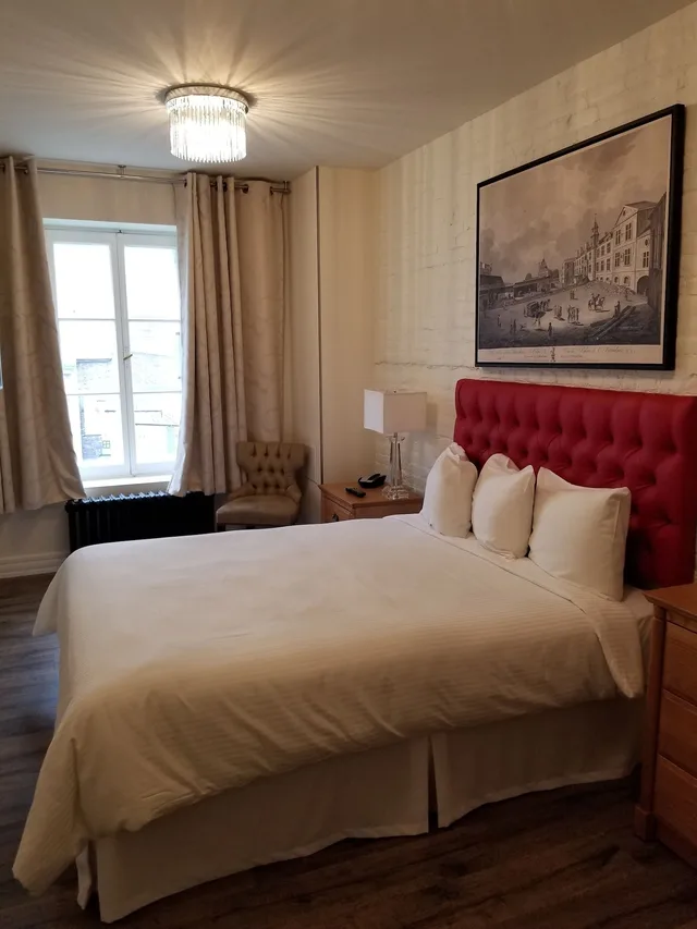 غرفة قياسية بسرير كوين، Auberge du Tresor 1/3