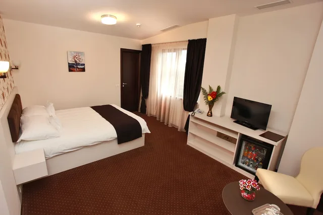 غرفة قياسية بسرير كوين، West Plaza Hotel 1/3