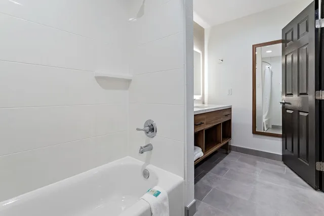 Suite, 2 King Beds, Baymont by Wyndham Beaumont 5/6