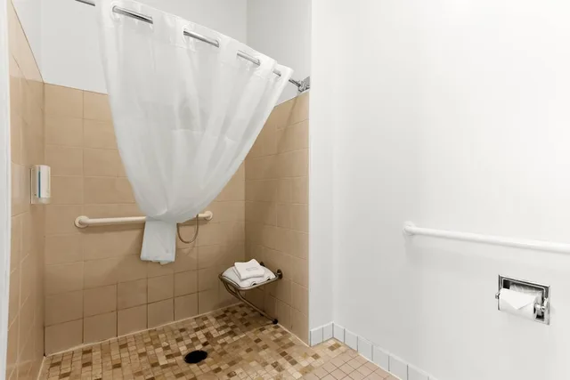 جناح كومفورت بسرير كينج مع أريكة، Clarion Suites Anchorage Downtown 8/9