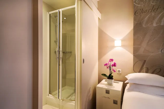 غرفة قياسية بسرير كينج، Hotel Chambellan Morgane 4/4