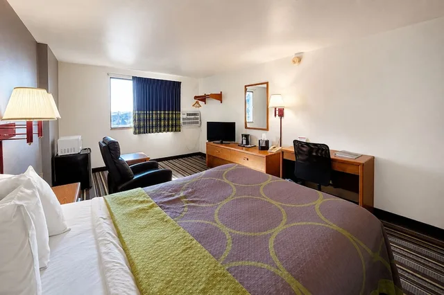 Queen Bed Non-Smoking, Fairbridge Inn And Suites 2/7