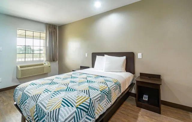 1 King Bed - Smoking, Micfridge، Motel6 Livingston, TX 8/10