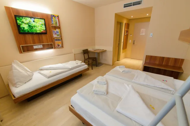 غرفة رباعية بأربعة أسرّة، Jufa Hotel Graz 2/5