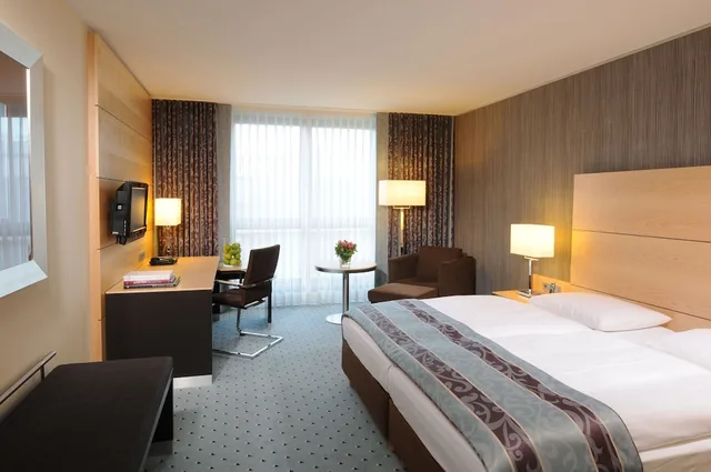 غرفة كلاسيكية بسرير مزدوج، Maritim Hotel Dusseldorf 3/9