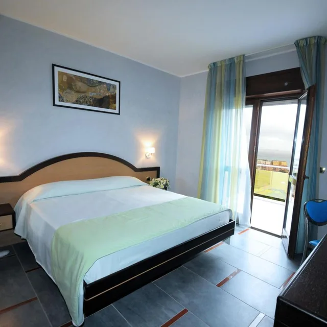 Room, Double Bed, Sea View, Grand Hotel Paradiso 2/10