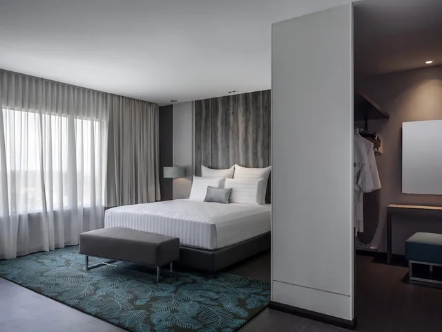 Superior, Suite, King Bed, Pullman Miri Waterfront 3/9