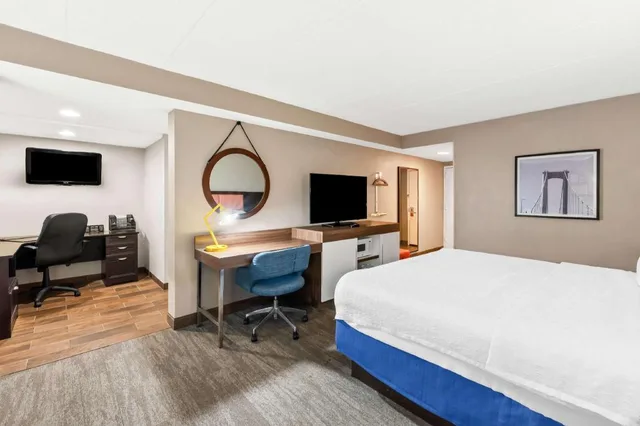 Business, Executive, King Bed, Working Area، Hampton Inn Pennsville 1/3