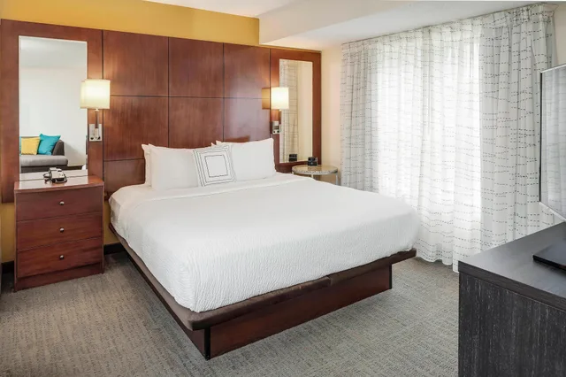 جناح بسرير كينج بغرفة نوم واحدة مع أريكة، Residence Inn Portsmouth 2/2