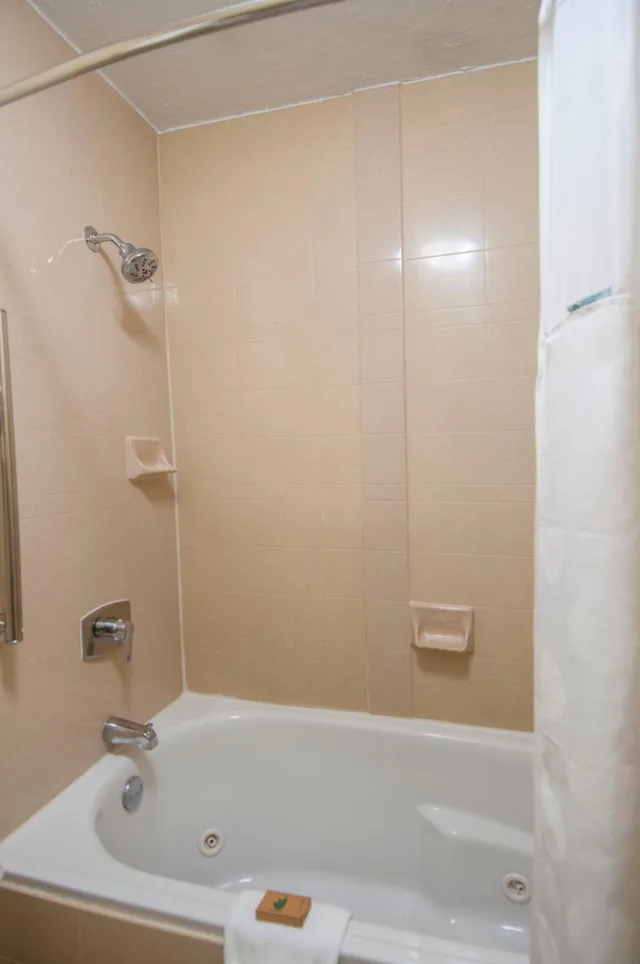 جناح تنفيذي، Governors Suites Hotel 4/7