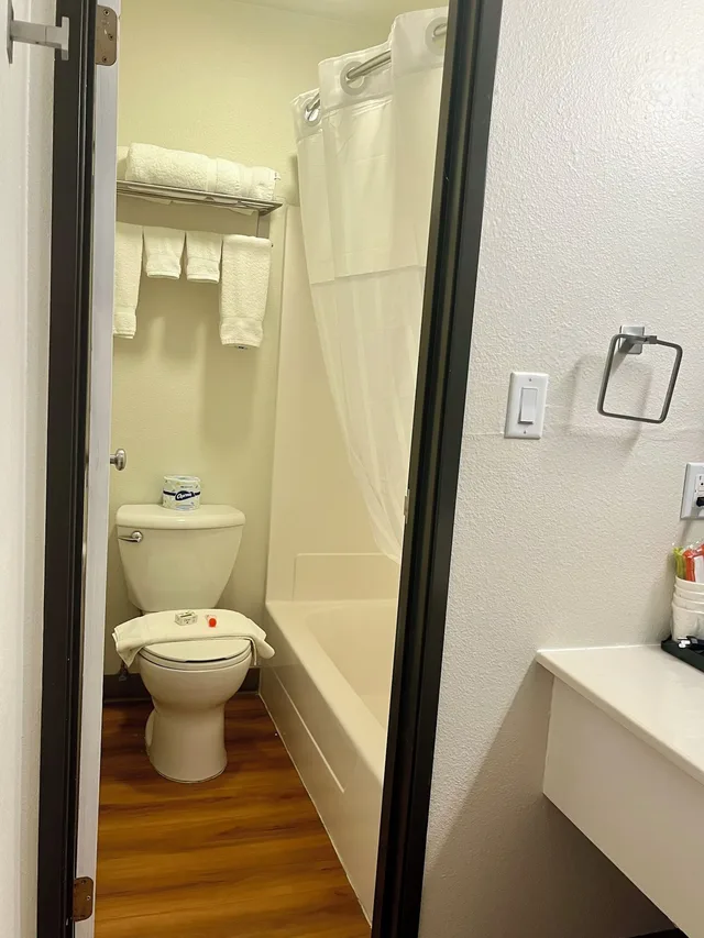 Room, 2 Queen Beds, Travelodge By Wyndham Wall 5/7