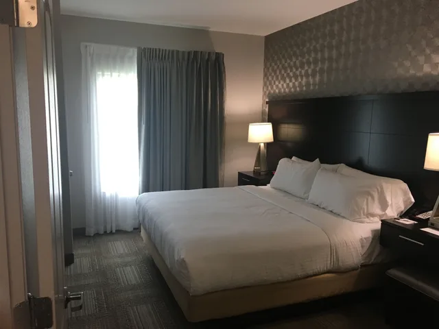 جناح استوديو بسرير كينج بمطبخ لذوي الإعاقة، STAYBRIDGE SUITES MIAMISBURG 1/3