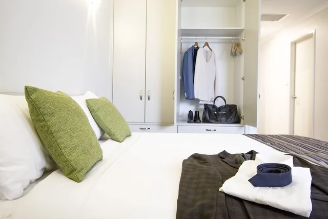 Courtyard, Studio, Apartment, Queen Bed، ABODE NARRABUNDAH 6/9