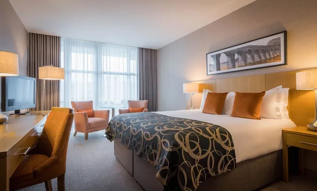 جناح تنفيذي بسرير كينج، Clayton Hotel 2/3