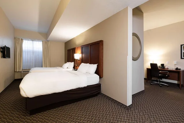 Upgrade, Suite, 2 Queen and 2 Double Beds، Comfort Suites Troy-I75 1/2