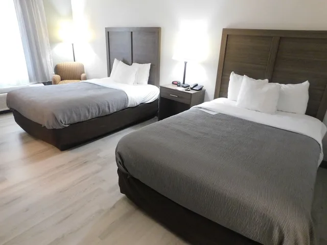 Upgrade, 2 Double Beds, Smoking، Quality Inn And Suites Hanes Mall 1/5