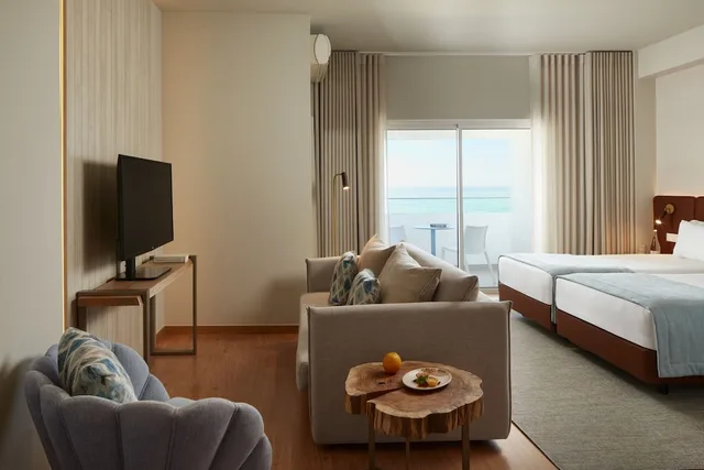 غرفة سوبيريور بسريرين منفصلين بإطلالة على البحر مع أريكة في طابق مرتفع، Dom Jose Beach Hotel 3/4