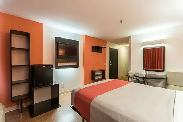 غرفة ديلوكس بسرير كوين لذوي الإعاقة، Motel6 Moosomin, SK 2/6