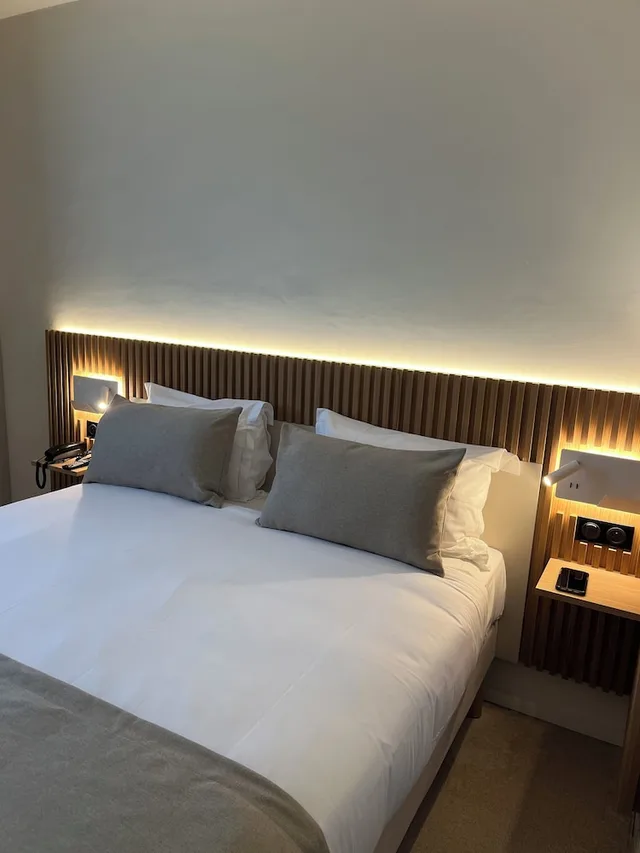 غرفة ثلاثية بسرير مزدوج، The Originals Le Relais D Aubagne 2/4