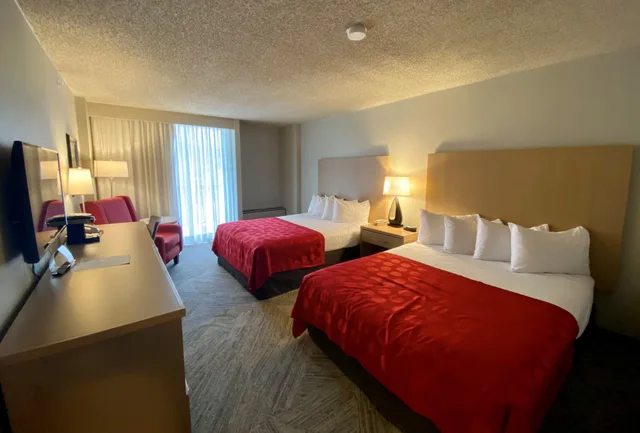 غرفة بسريرين كوين بإطلالة على الشاطئ في المبنى الرئيسي، Penticton Lakeside Resort 2/3
