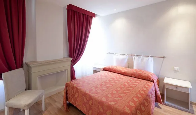 دوبلكس، Honey Rooms 8/10