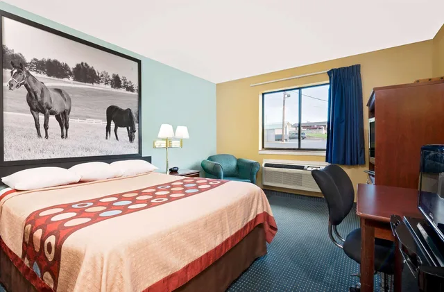 غرفة بسرير كوين، Super 8 by Wyndham Somerset 2/3