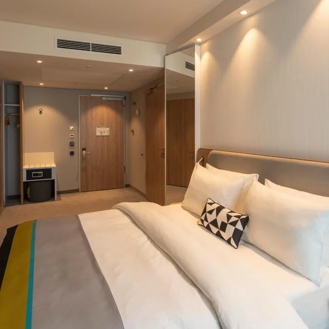 غرفة بسرير مزدوج لذوي الإعاقة، Holiday Inn Express Dusseldorf Hauptbahnhof 5/9