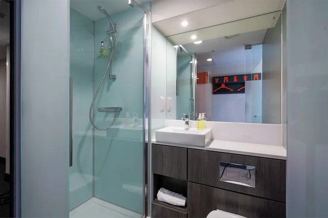 Family, Quadruple, Double and Twin Beds, No Window, easyHotel Sheffield City Centre 3/3