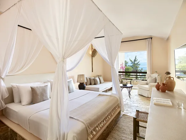 غرفة قياسية بسرير مزدوج أو سريرين منفصلين، Grecotel Daphnila Bay 1/3