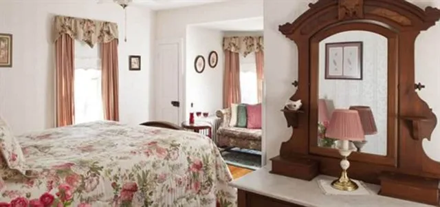 Queen Bed, South Wing، Brickhouse Inn 1/1