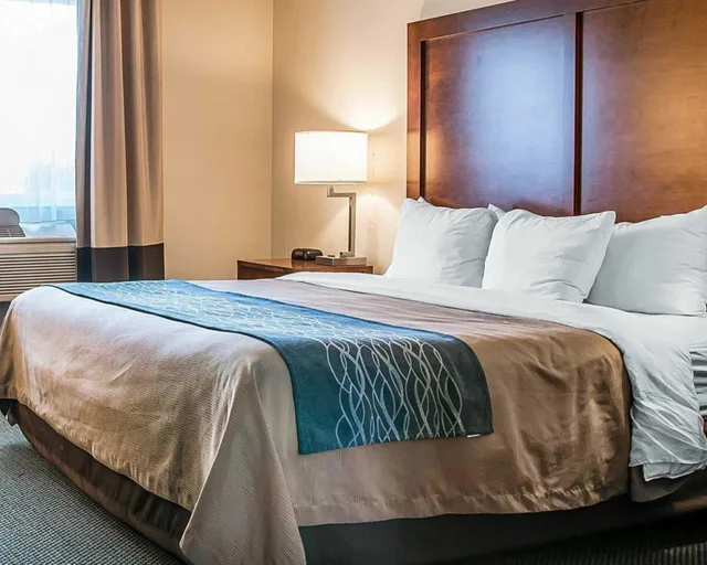 غرفة قياسية بسرير كينج، Bluffton Inn & Suites 2/2