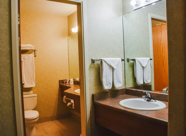 غرفة عائلية بسريرين كوين بمطبخ صغير، Stony Plain Inn & Suites 4/5