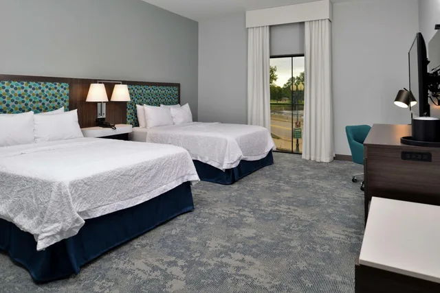 غرفة بسرير كوين بحوض استحمام لذوي الإعاقة، Hampton Inn Cedar Falls Downtown Ia 5/10